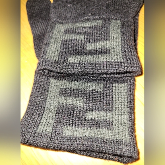 FENDI women's black gloves - Picture 5 of 9